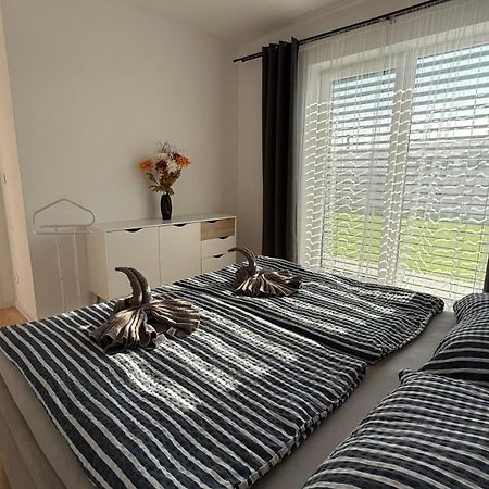 Klimatizovany Apartmanovy Dom, S Virivkou, 1B Senec Bagian luar foto