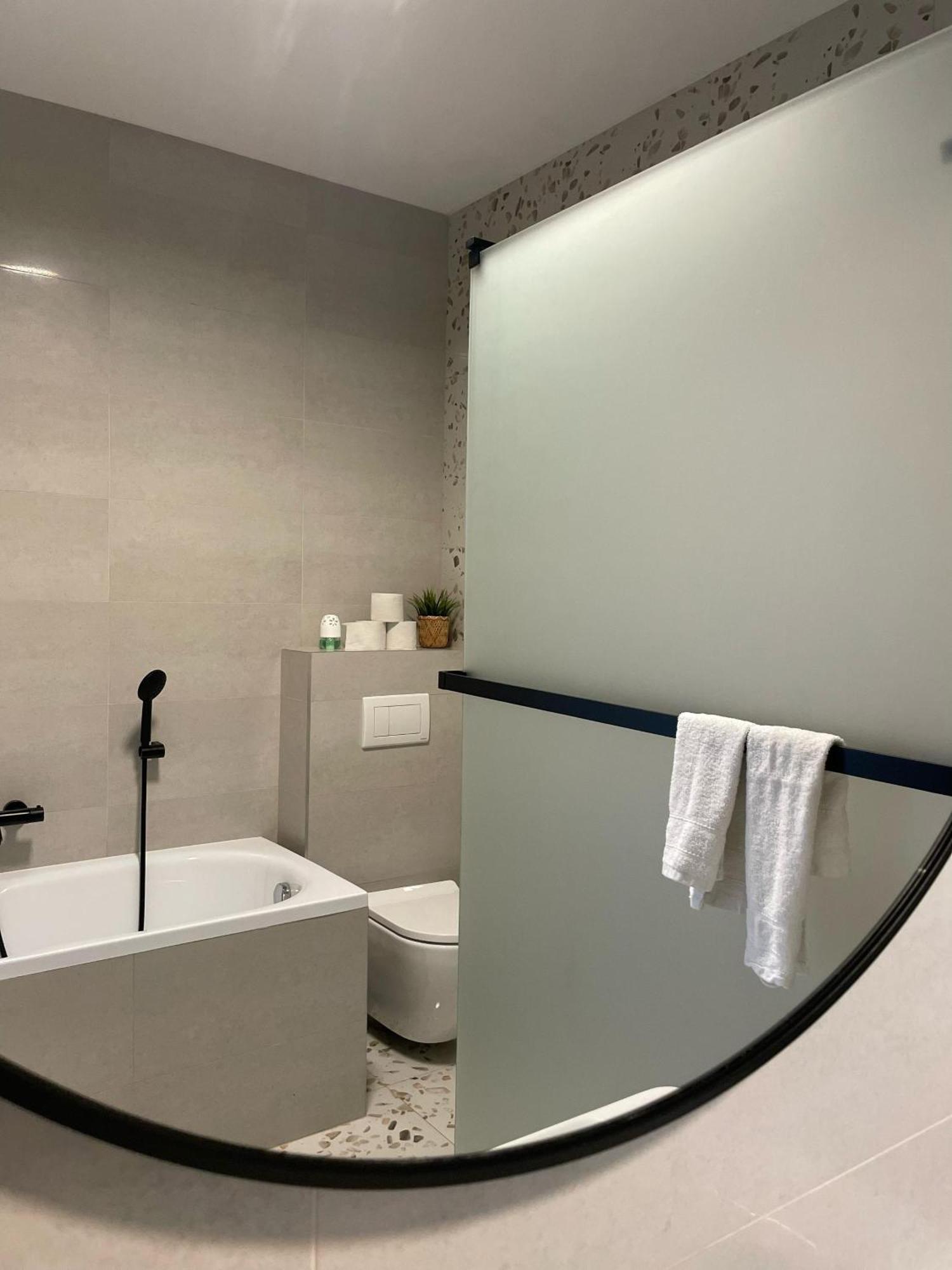 Klimatizovany Apartmanovy Dom, S Virivkou, 1B Senec Bagian luar foto