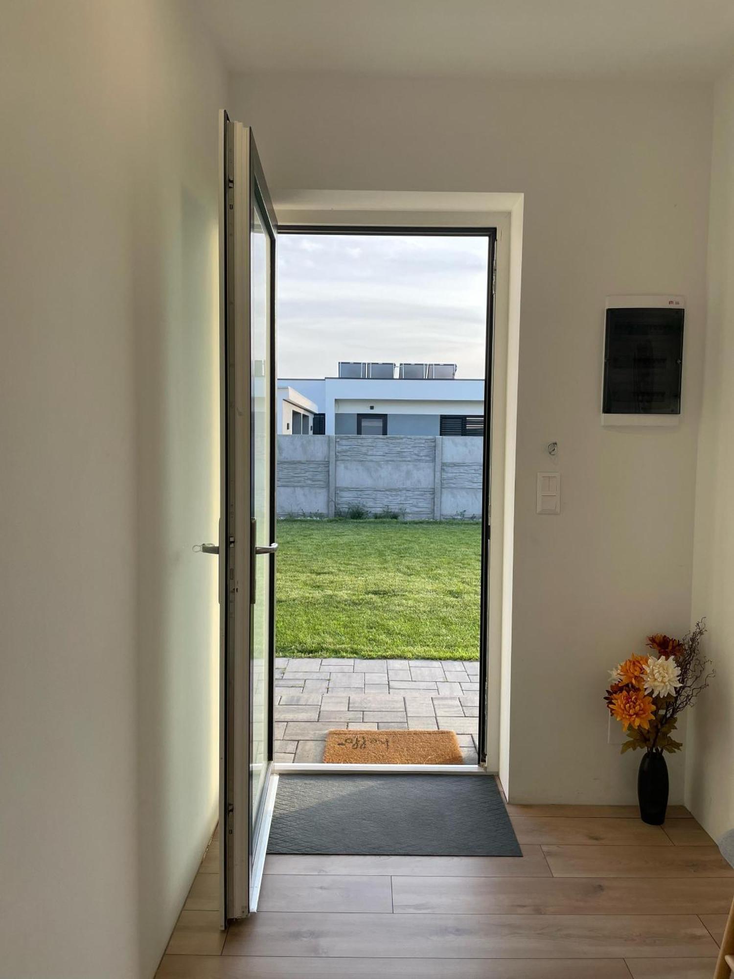 Klimatizovany Apartmanovy Dom, S Virivkou, 1B Senec Bagian luar foto