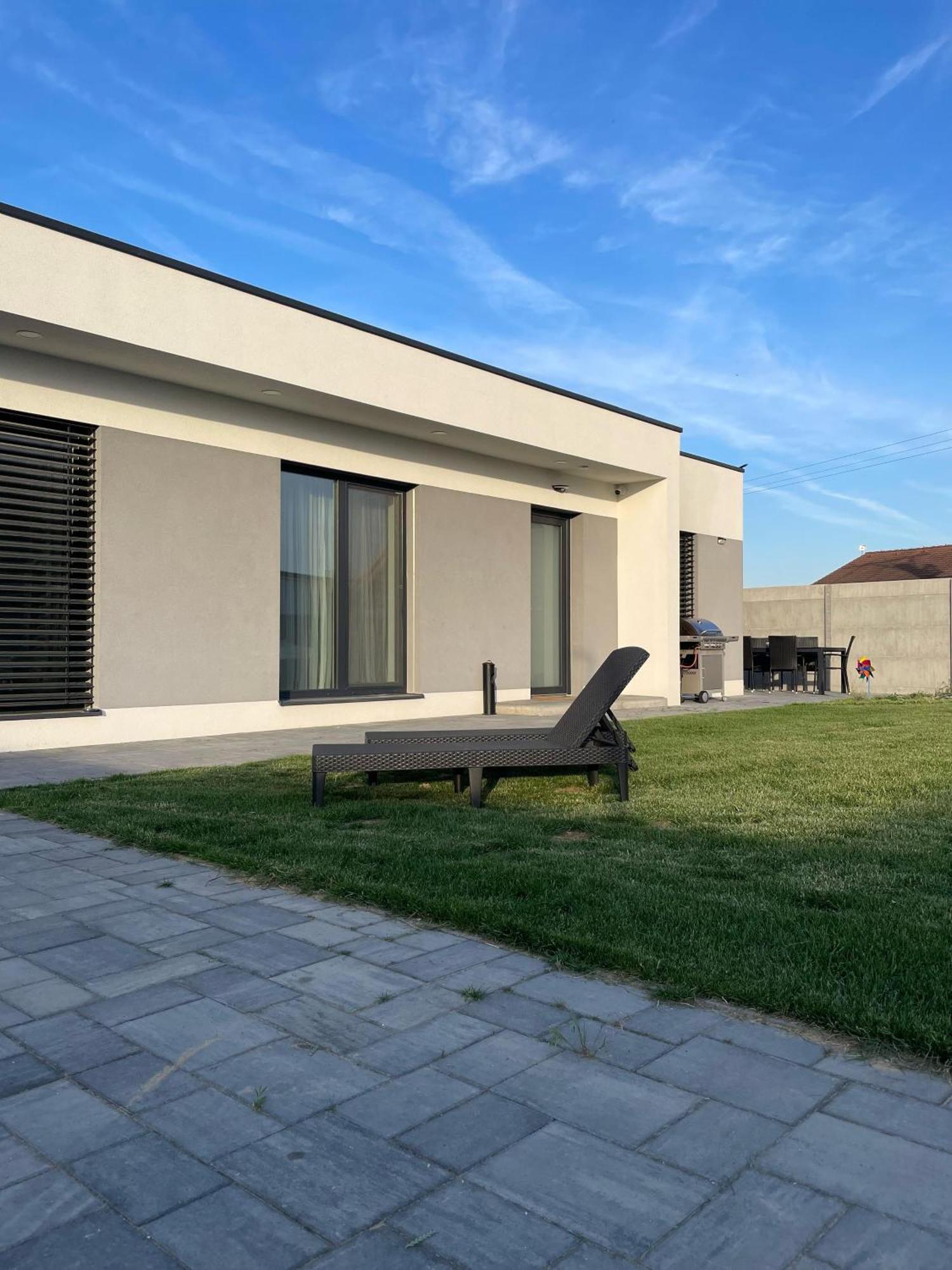 Klimatizovany Apartmanovy Dom, S Virivkou, 1B Senec Bagian luar foto