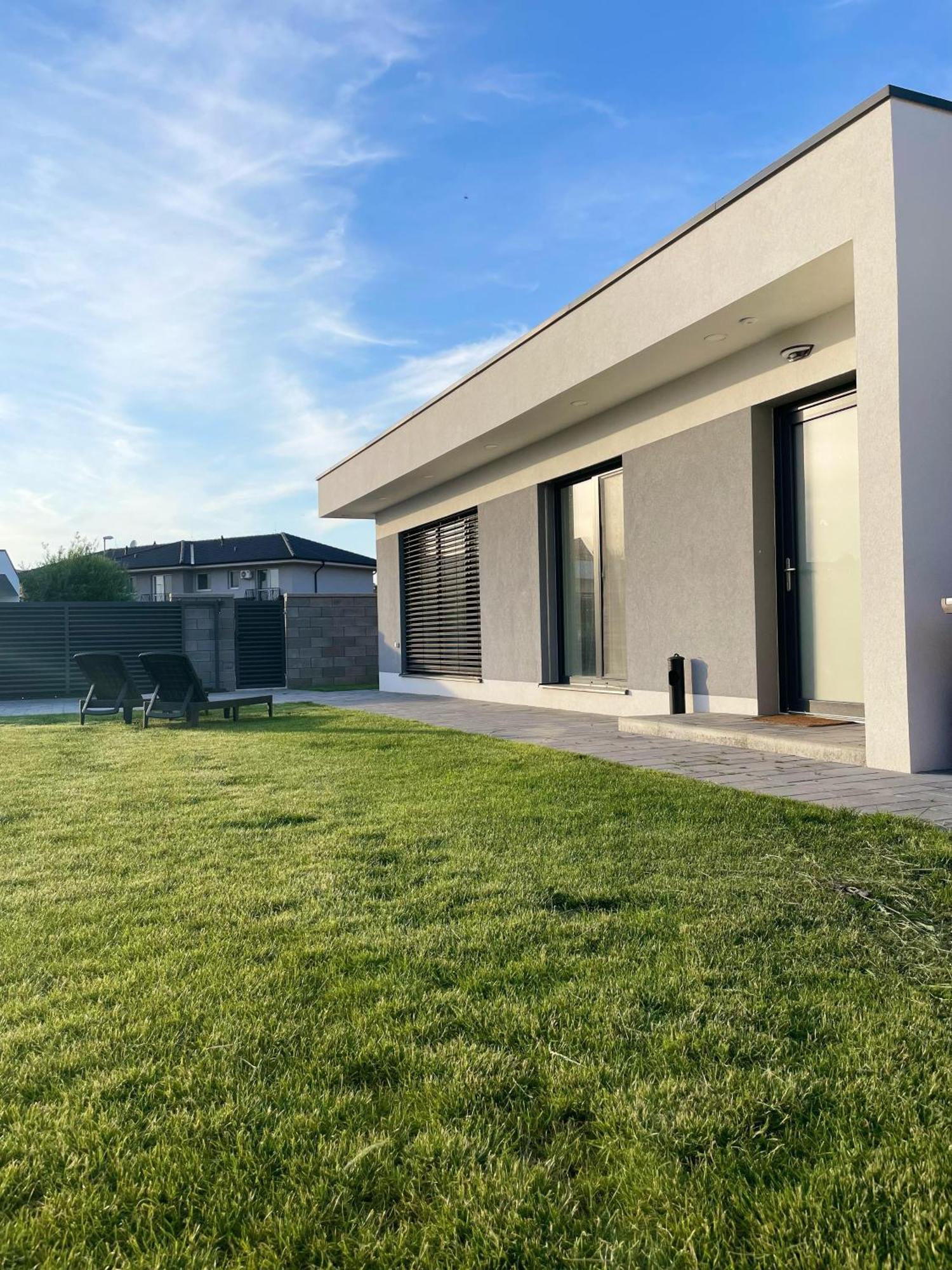 Klimatizovany Apartmanovy Dom, S Virivkou, 1B Senec Bagian luar foto