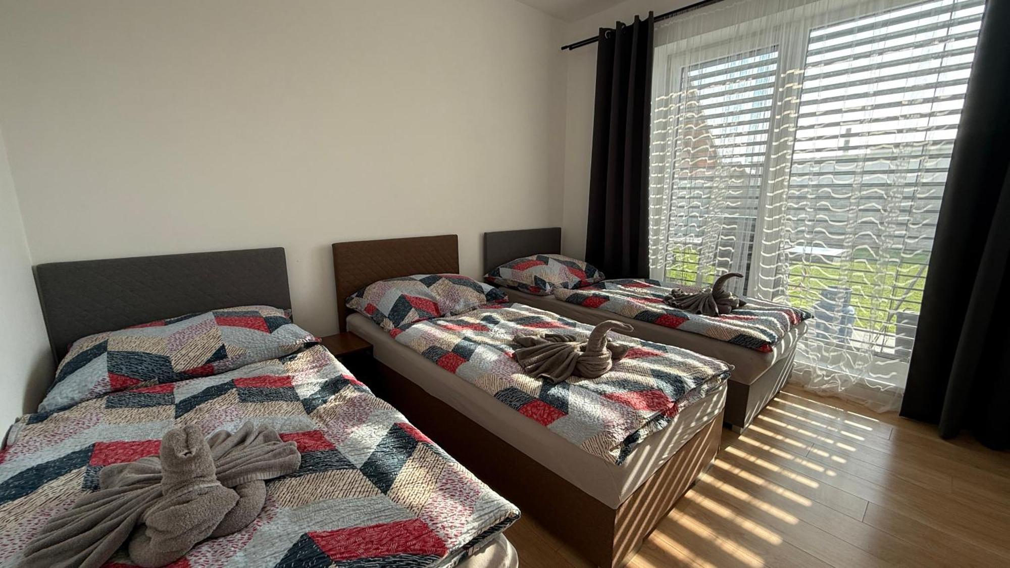 Klimatizovany Apartmanovy Dom, S Virivkou, 1B Senec Bagian luar foto
